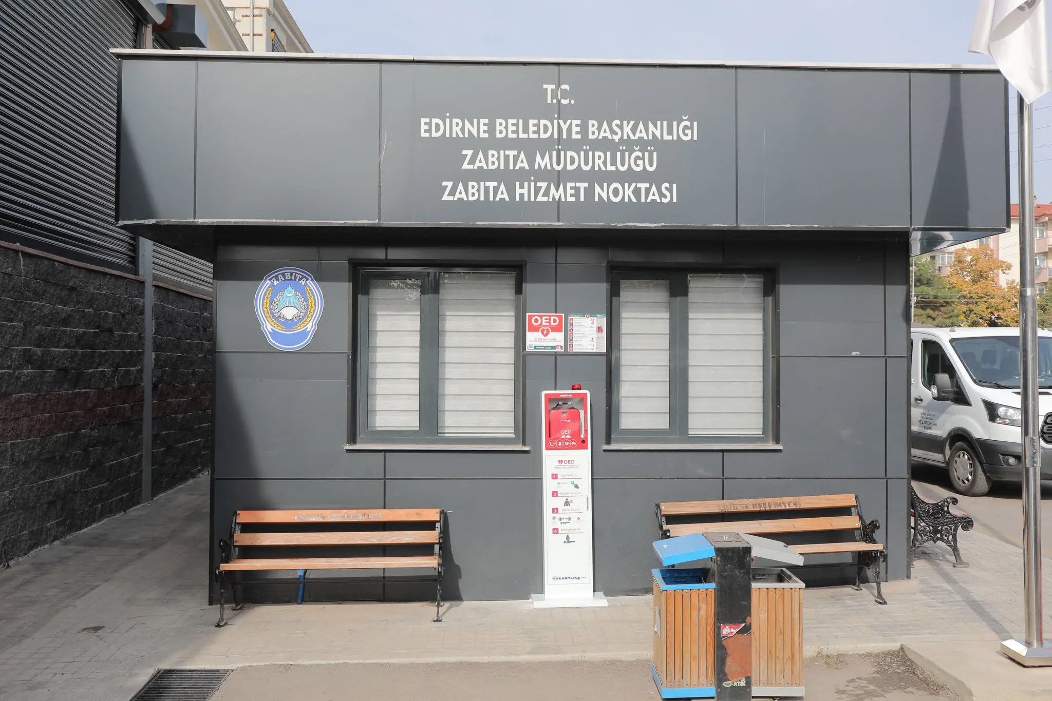 HAYAT KURTARAN OED CİHAZLARI ŞEHRİN KRİTİK NOKTALARINA YERLEŞTİRİLDİ galeri görseli